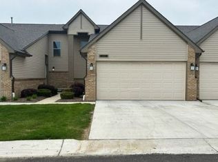 26041 E Pinehurst N, Warren, MI 48091