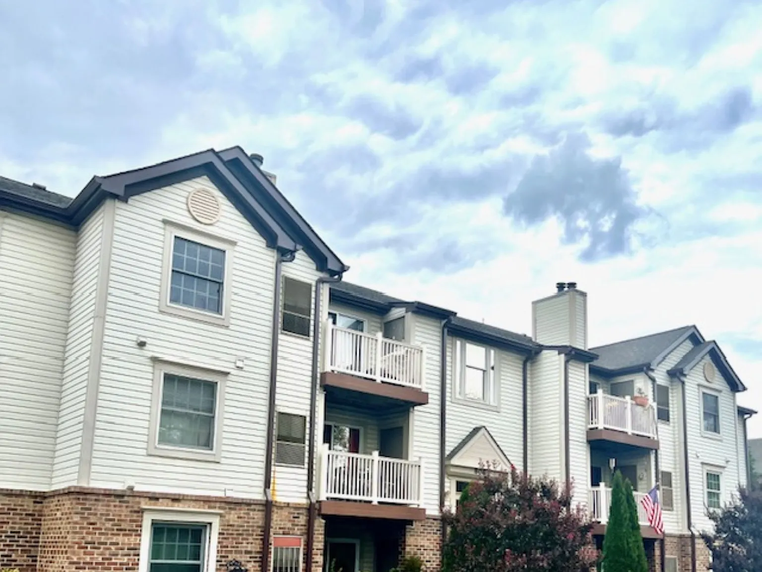 2 bed, 980 sqft, $1,800 — Photo 1