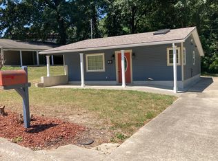 200 Pine Ridge Dr, Godfrey, IL 62035