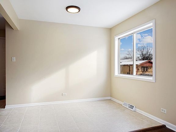 4th image of 14739 Albany Ave