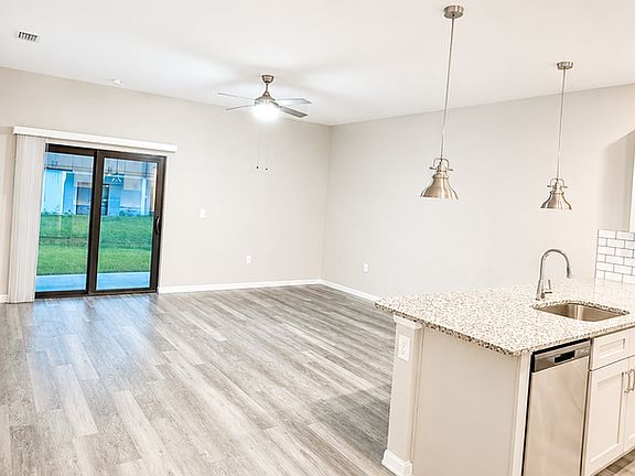 3rd image of 4745 26th St SW