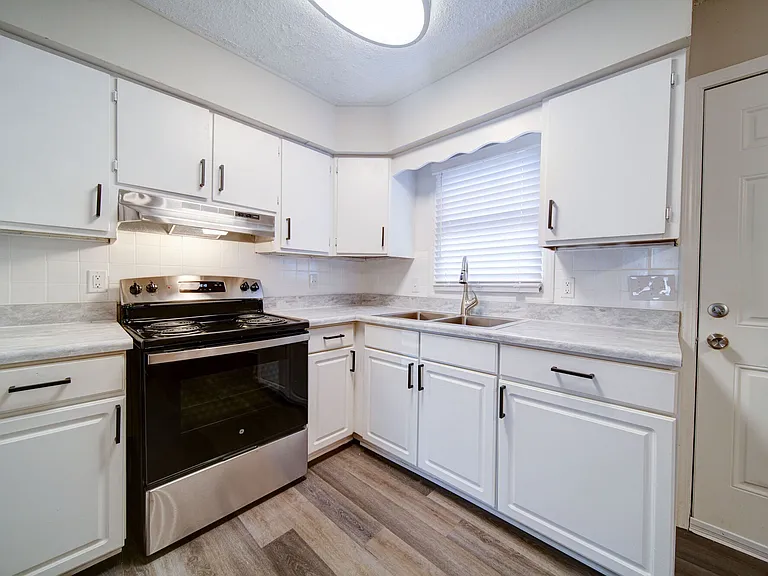 The Manor Townhomes — Photo 29