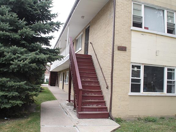 2nd image of 10810 S Calumet Ave APT 2C