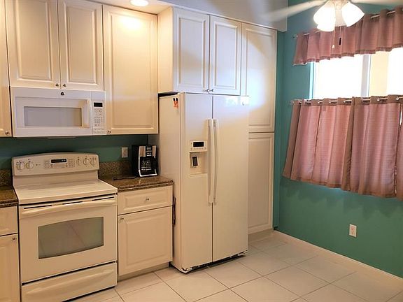 5th image of 32 Harbour Isle Dr E #203