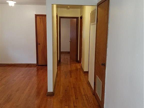 5th image of 10612 Palmer Ave