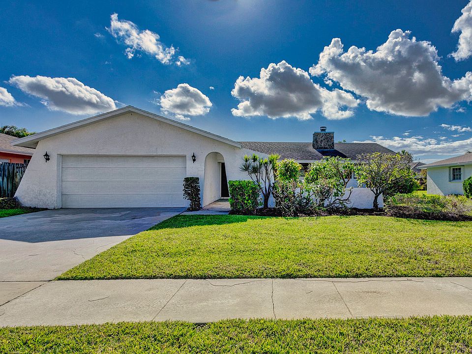 1st image of 924 Flamango Ct W