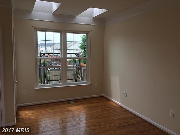 4th image of 457 Silverbell Ter NE