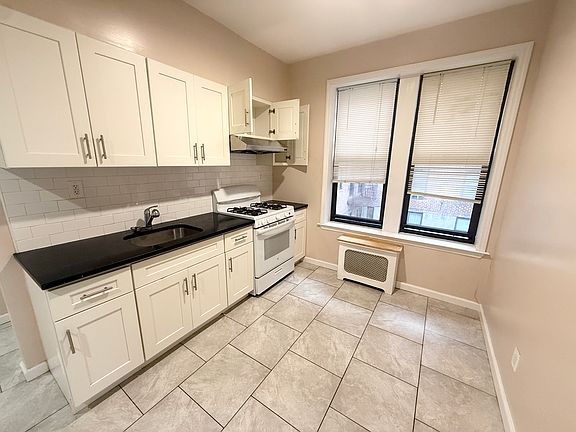 4th image of 13257 Maple Ave Unit 2R