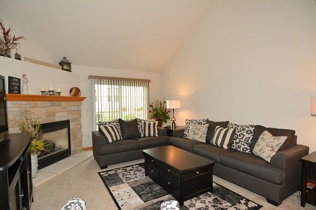 1st image of 889 Sweetbriar Dr