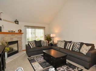 889 Sweetbriar Dr, Elkhorn, WI 53121
