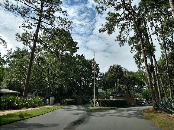 3rd image of 401 Tennis Ln