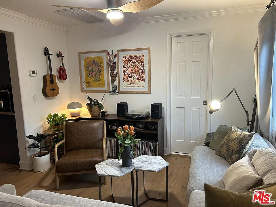 3 bed, 2.0 bath, 980 sqft, $10,500 — Photo 2