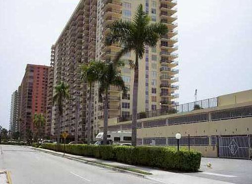 5th image of 230 174th St APT 805