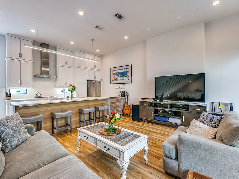 1839 Summit Ave #3 — Photo 6