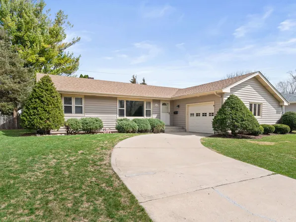 806 S 9th Ave, Saint Charles, IL 60174