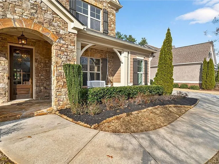 2607 Lulworth Ln — Photo 4