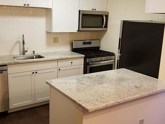 2nd image of 3506 Castle Hill Dr