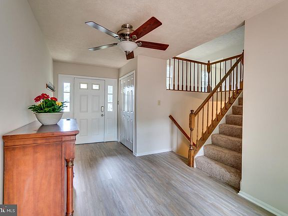 4th image of 2 Sweetbriar Ct