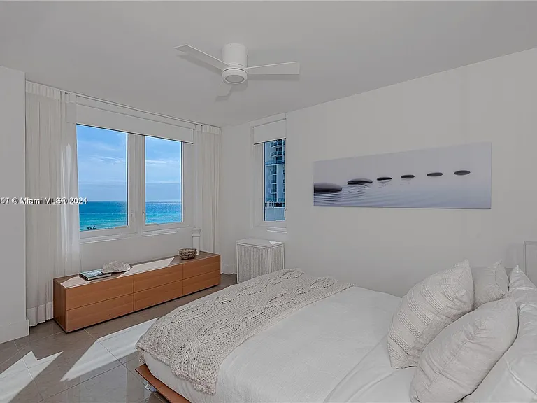 2301 Collins Ave #938 — Photo 6