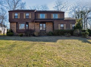 40 Yellow Brick Rd, Wayne, NJ 07470