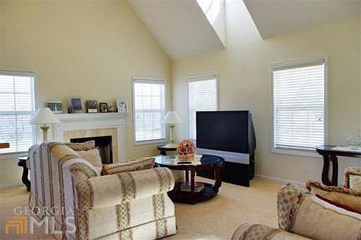 5th image of 215 Hastings Ct
