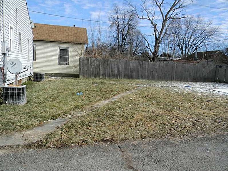 2nd image of 731 W 9th St