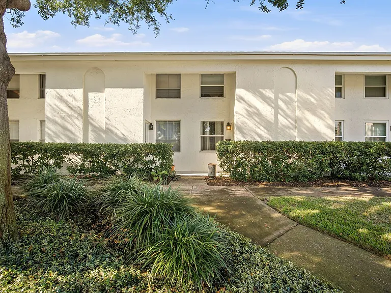 4521 W La Villa Ln — Photo 1
