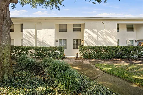 4521 W La Villa Ln Photo 1