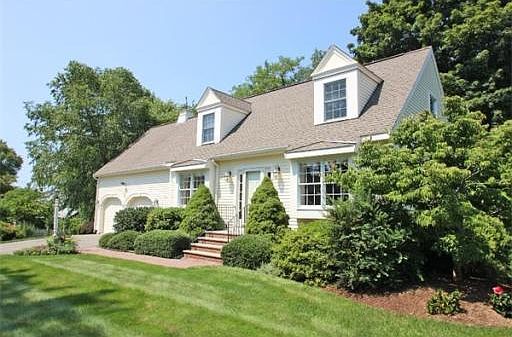 3rd image of 1 Court Farm Ln
