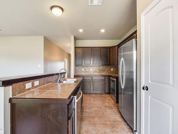 5th image of 608 Magnolia Knee Dr