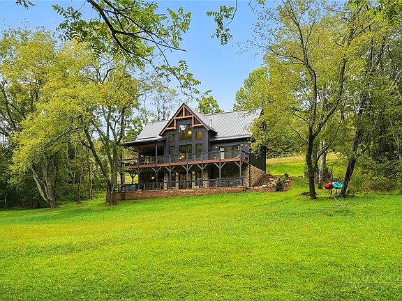 3rd image of 727 Riverwind Drive