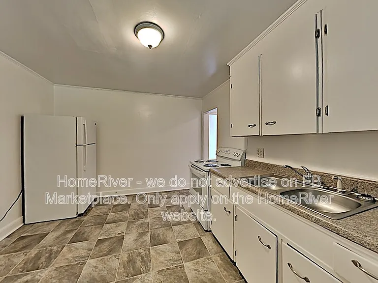 323 N Magnolia St — Photo 6