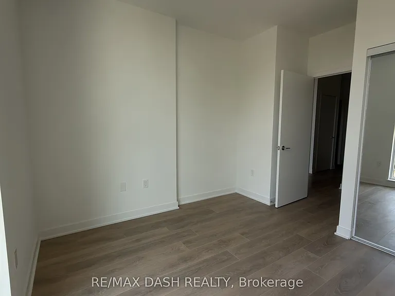1037 The Queensway #214 — Photo 11