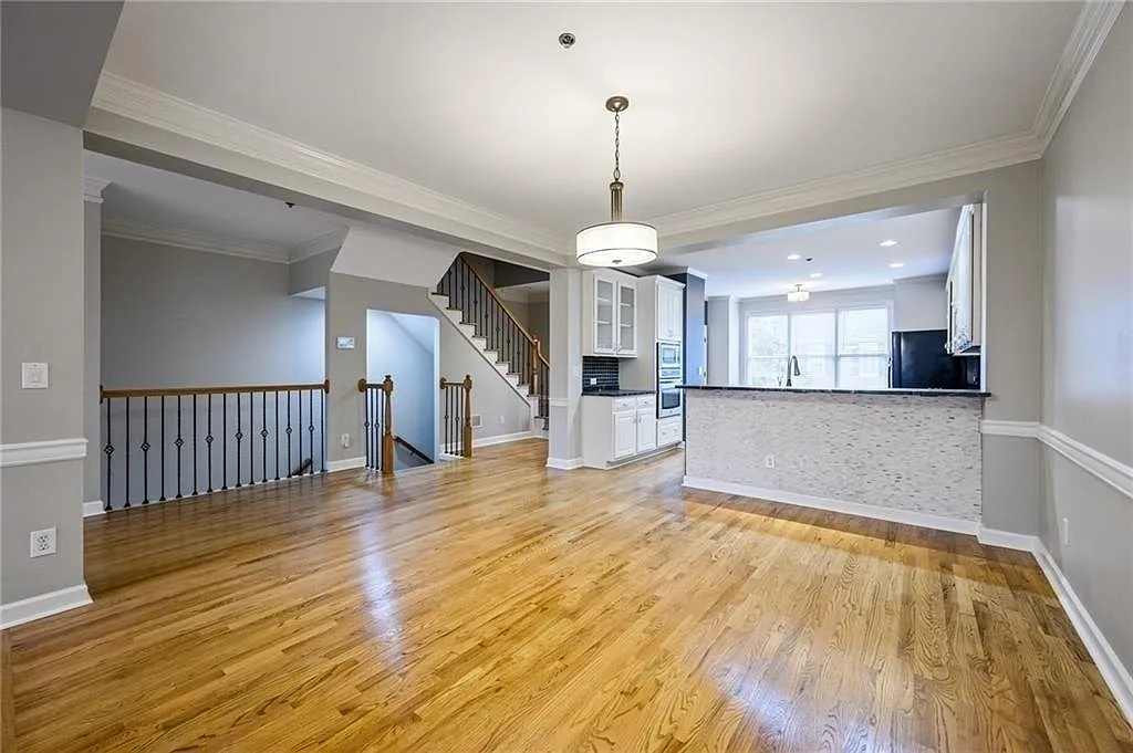 4 bed, 3.0 bath, 2724 sqft, $3,200 — Photo 4