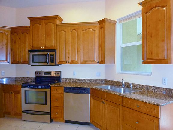 5th image of 304 Granada Blv