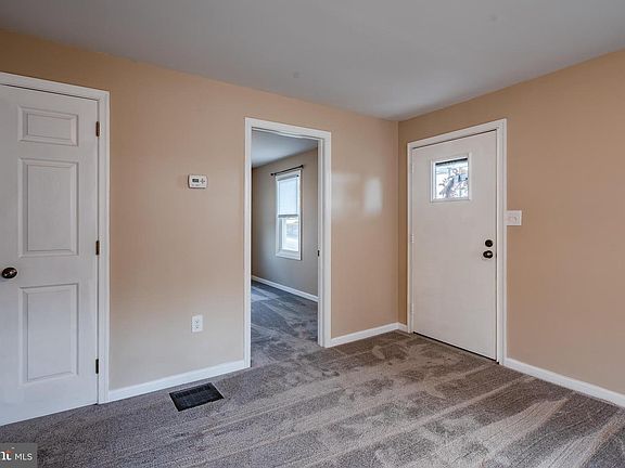 4th image of 513 Montgomery Ave
