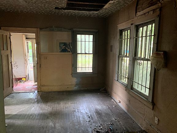 5th image of 1922 W 20th St