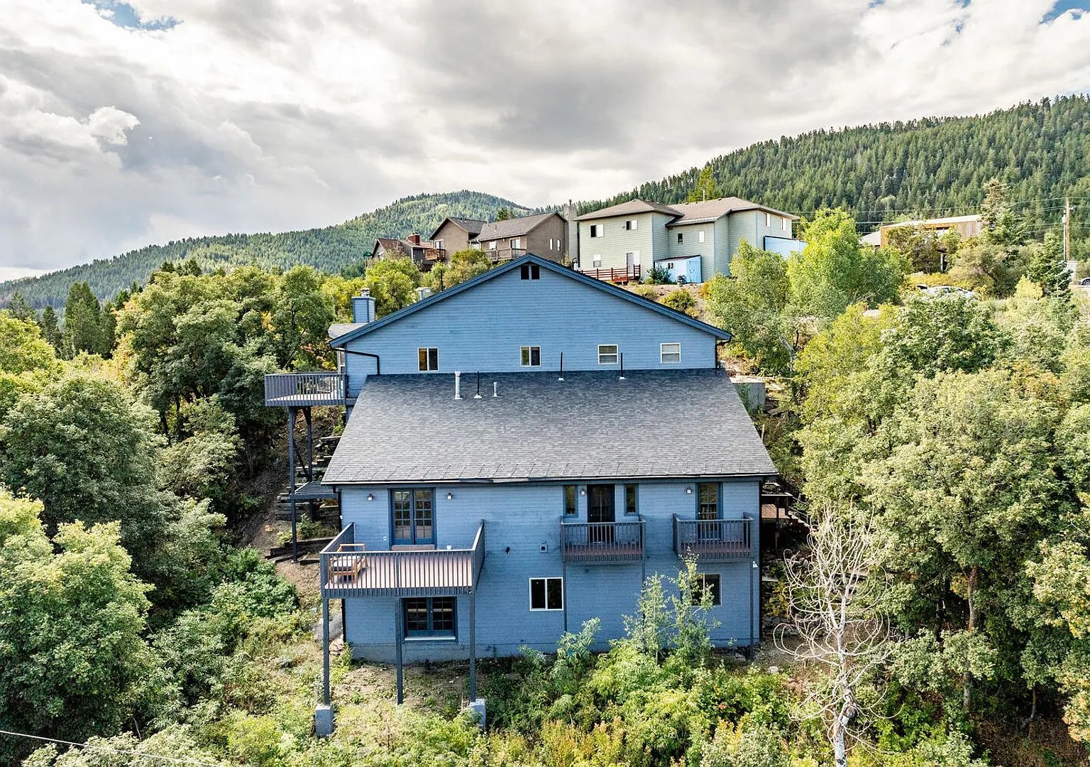 Multi-Level Single-Family Home in Summit Park — Photo 3