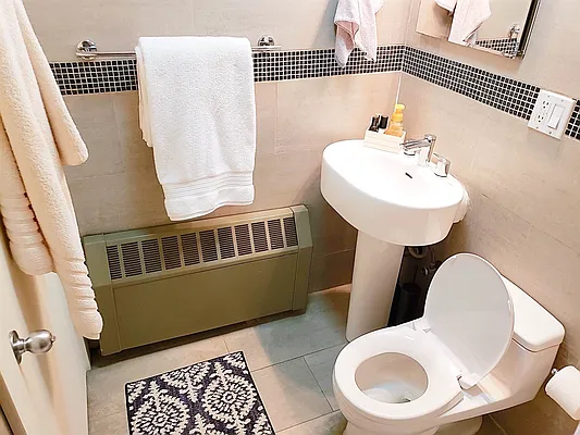 Rented by Bond New York | media 23