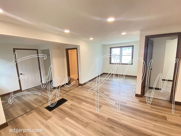 1028 Ansborough Ave — Photo 3
