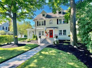 12745 Cedar Rd, Cleveland Heights, OH 44106