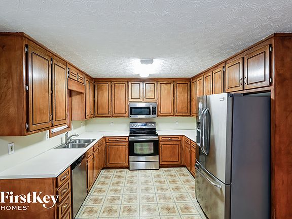 3rd image of 90 Lacey Oak Ln