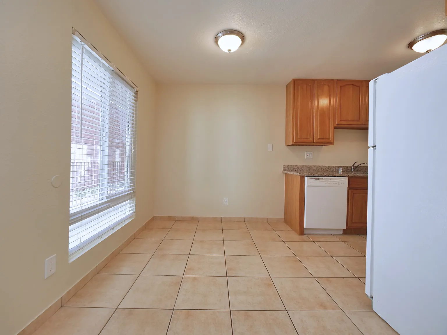 River House Apartments — Photo 1