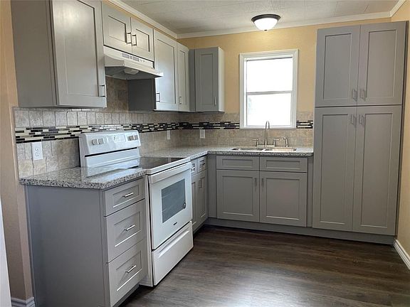 5th image of 301 1/2 N Avenue A