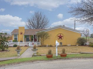 912 Clearview Cir, Krum, TX 76249