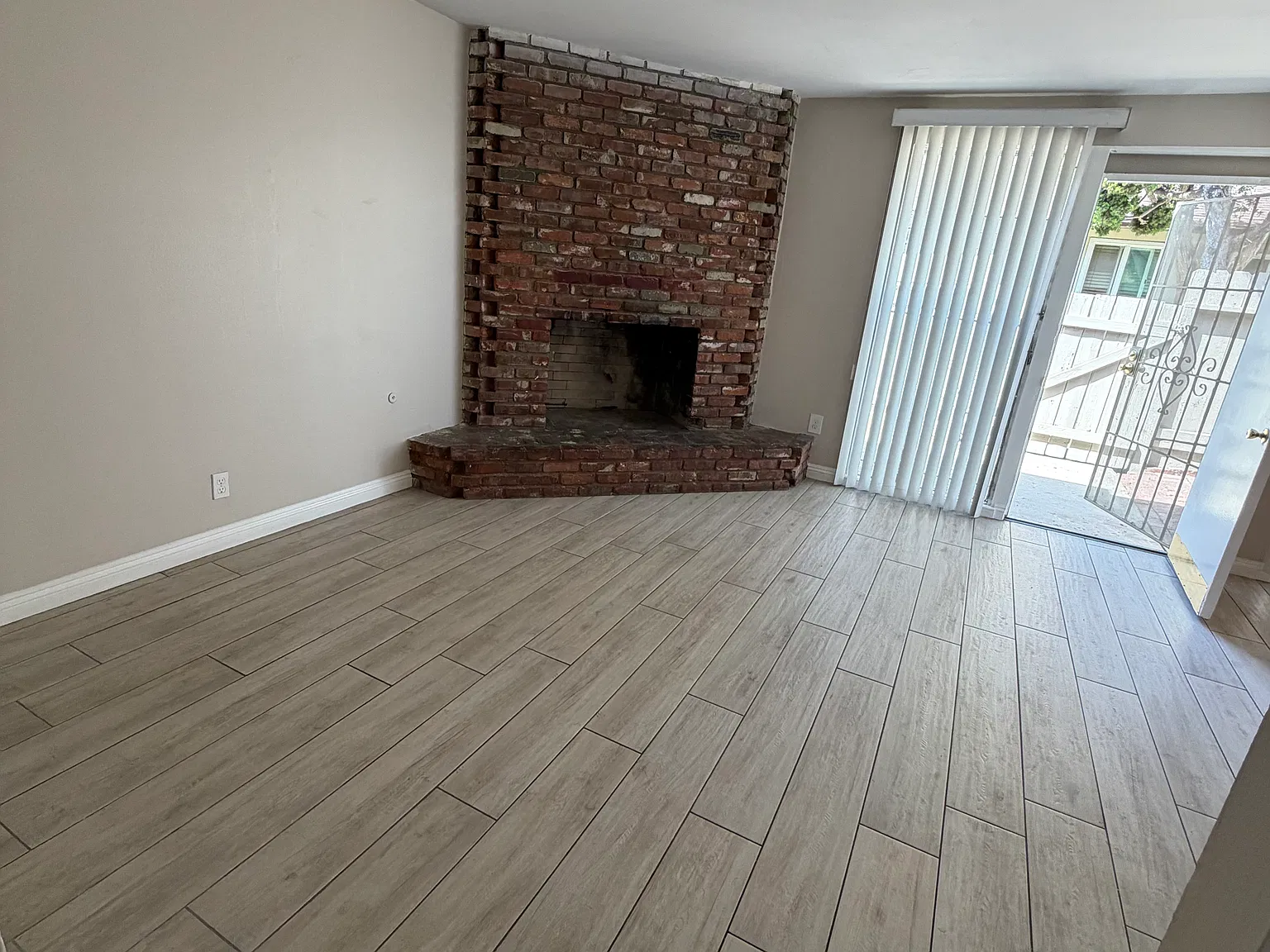 2 bed, 900 sqft, $2,495 — Photo 3