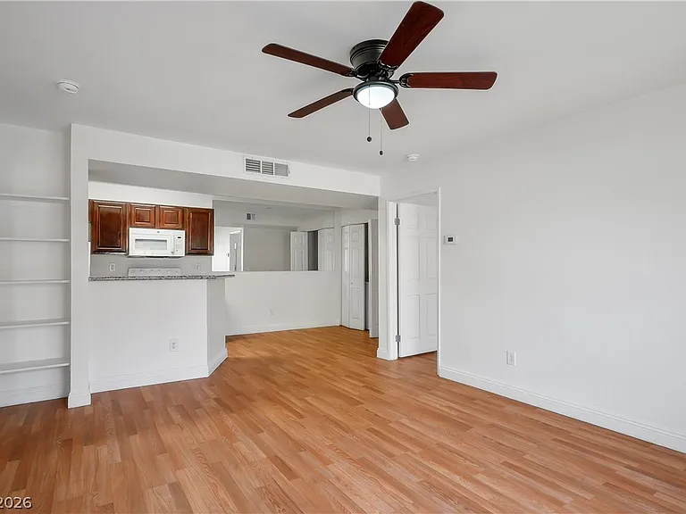 5170 S Jones Blvd #206 — Photo 4