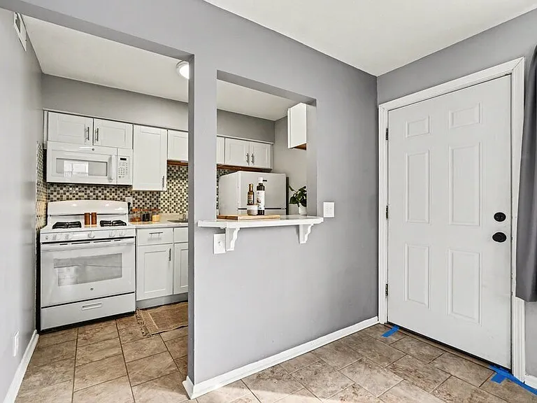 2727 Madelyn Dr SW #A — Photo 3