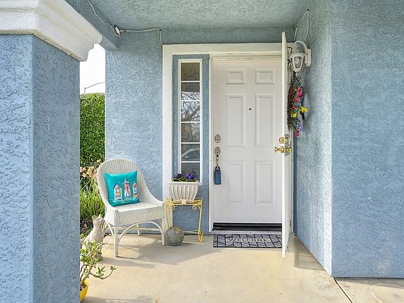 3rd image of 1290 Cobblestone Dr