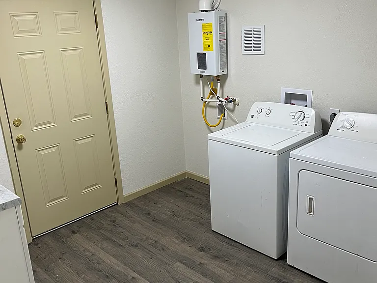202 E Oklahoma Ave #8 — Photo 6